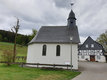 St. Laurentius-Kapelle mit Geburtshaus von Chr. Koch im Hintergrund