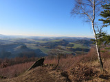Vom Berg Vogelsang bietet sich ein schöner Ausblick über sanfte Hügel und weite Täler.