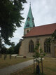 Peter- und Paul -Kirche, eine alte Kirche, umgeben vom Friedhof.